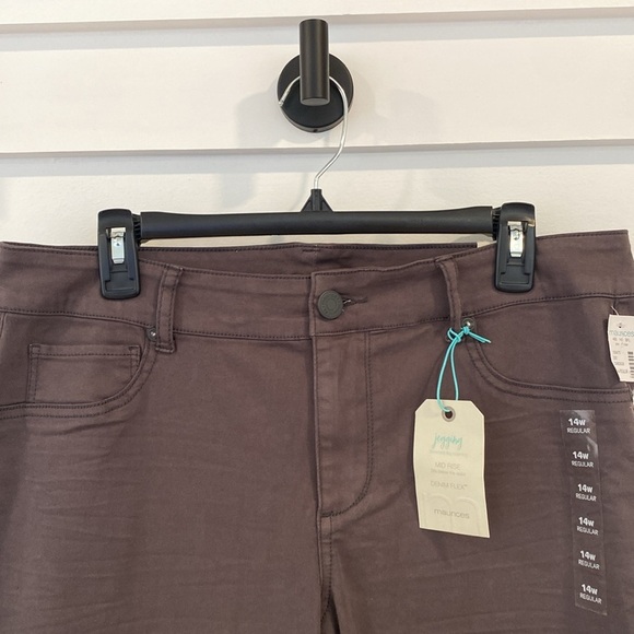 MAURICES gray jegging jeans - Picture 3 of 5